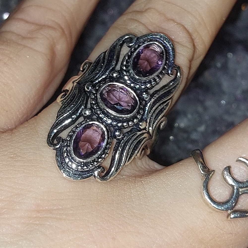 Triple Stone Amethyst Vintage Style Ring Size 8 - Picture 4 of 7